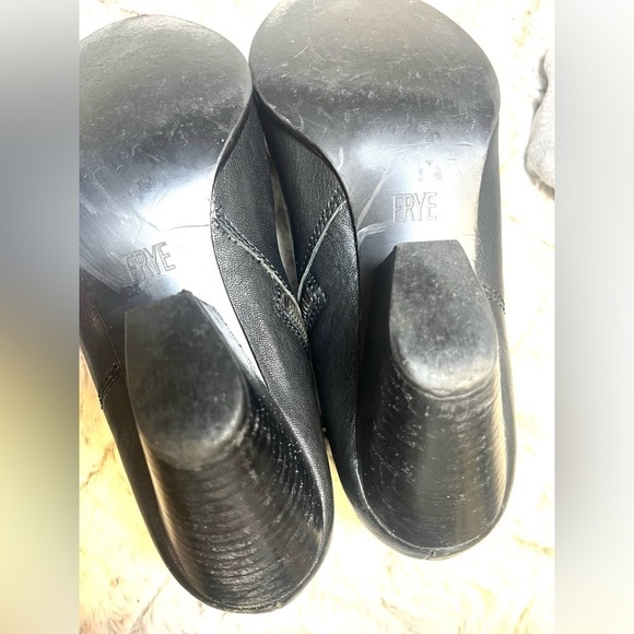 Frye Reina Western Black Leather Ankle Boots With Almond Pointed Toe 
Size 9.5 - Picture 9 of 11